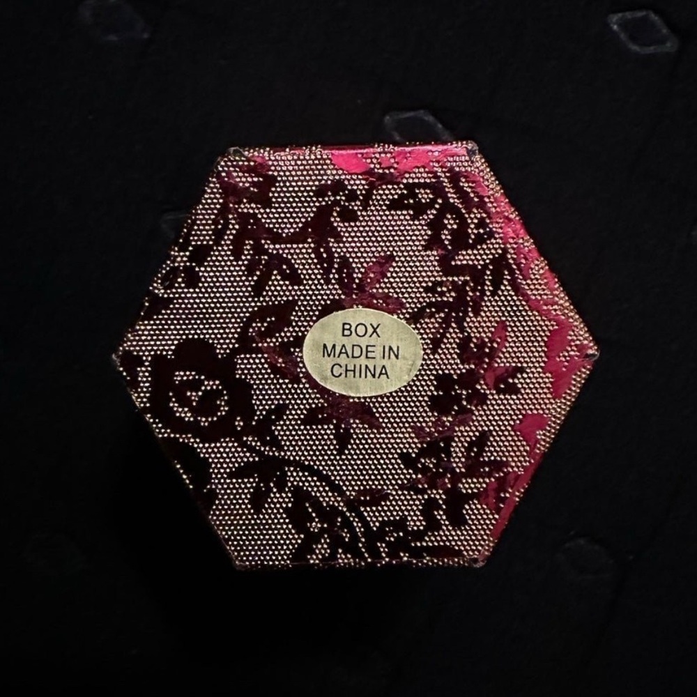 Red & Gold Ring Box - Picture 5 of 5
